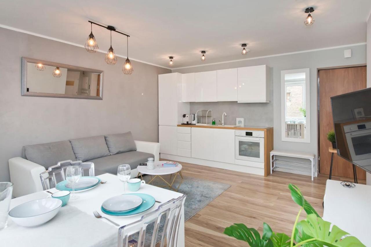 Stay Hip In Vibrant Centrally Located Apartment In Old Town Danzig Exterior foto